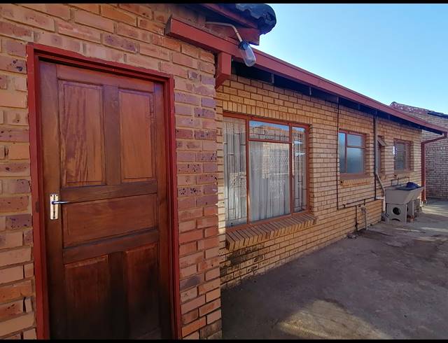 3 BEDROOM FREESTANDING SOLD IN KANANA